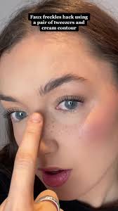How to Make Fake Freckles with Contour