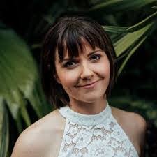 Laura Inglis's Instagram, Twitter & Facebook