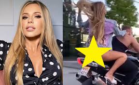 Czy on doda kiedys jakies normalne zdj. Pupa Dody Na Motorze W Takim Stroju Wozi Sie Z Miesniakiem Super Express Wiadomosci Polityka Sport