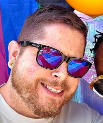 How can I get involved in the Hallowell community through volunteering and  the arts?