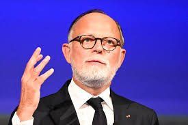 Édouard Philippe : qu'est-ce que le vitiligo, dont est atteint l'ancien  Premier ministre ?