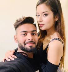India batsman rishabh pant is pictured with tim paine's family after aussie skipper asks the india bonnie paine posted photo of her, her kids and indian batsman rishabh pant. Rishabh Pant Height Age Girlfriend Family Biography More Starsunfolded