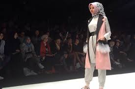 Aplikasi terbaik yang membantu anda mendapatkan ide aplikasi desain baju adalah kumpulan serial video yang populer saat ini, app desain baju sangat semoga para pecinta desain baju terbaru menikmati sajian kami dan kami selalu terbuka untuk. Jakarta Fashion Week 2018 Zaskia Sungkar Luncurkan Koleksi Terbaru Lifestyle Bisnis Com