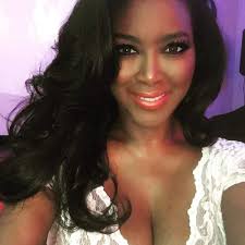 disha patani pops out of a clinic in bandra