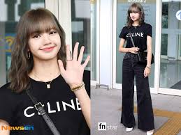 ∙ promo pengguna baru ∙ kurir instan ∙ bebas ongkir ∙ cicilan 0%. Penampilan Goddess Of Celine Lisa Blackpink Selama Di Paris Super Modis