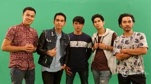 D bm kini ku harus bernafas tanpamu g yang meninggikan diriku yang selalu d lemah tanpa dirimu a bm g yang kelembutan hatinya harus tersakiti d a d oleh kekalahanku melawan egoku. Lirik Lagu Dan Kunci Gitar Lyla Bernafas Tanpamu Chodrnya Mudah Bangka Sonora Id