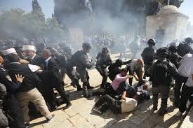 Militan palestina menembakkan roket secara intensif terhadap israel. Detik Detik Bentrokan Polisi Israel Vs Muslim Palestina Saat Idul Adha