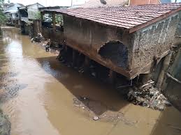 Karena bencana banjir ini banyak merugikan manusia, sehingga perlu diketahui apa saja yang menyebabkan banjir. Diterjang Banjir Bandang Mari Kirim Bantuan Untuk 6 Desa Di Sukabumi Nu Care Lazisnu