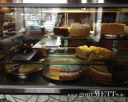Kuchen kaiser on oranienstraße serves every day a dazzling variety of fresh cakes. Kuchenkaiser Das Beste Cafe Um In Berlin Zu Arbeiten