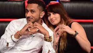 Honey singh, who had kept his wife shalini away from media glare, is now finally stepping out with his better half. 7a Drmc Bmhmm