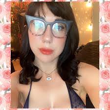 Stacy Eden's Instagram, Twitter & Facebook