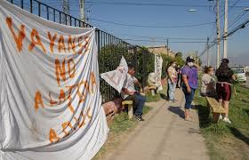 Gobierno de chile / municipalidades. Graves Enfrentamientos Tras Desalojo De Familias En Terreno Tomado En Maipu Nacional Biobiochile