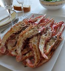 Lo primero que haremos es preparar la plancha o si no tenemos plancha en una sarten grande. Cigalas A La Plancha Momentos