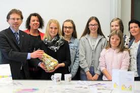 Chemie Bw Chemie Fonds Fordert Die Realschule Niefern Mit 1 500 Euro