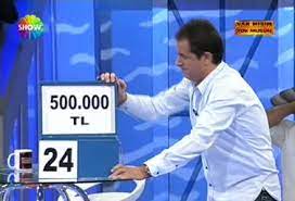 Oyunlar da klasik bir yarışma programına katılmış gibi oyunumuzu oynayacaksın. Var Misin Yok Musun Da 500 Bin Lira Coskusu