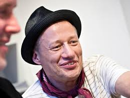 Donald Byron Wheatley: En showmann