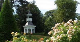La Roseraie De Bagatelle Dans Le Bois De Boulogne Des Roses Au Coeur De Paris Mon Jardin De Roses Anciennes Bois De Boulogne Bois De Boulogne Paris Roseraie
