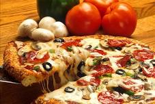 Pobi Pethau Melys a Pizza i Ginio