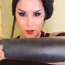 For instance, take this hairstyle where the black hair is highlighted with almond colored highlights and even a short hair has so much to look into! Kat Von D Just Covered Her Entire Arm With A Black Tattoo