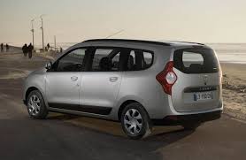 Radiatoriaus grotelės, išraiškingi buferiai ir platūs. Dacia Reportedly Killing The Lodgy Minivan To Build A New 7 Seater Suv Carscoops