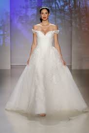 If disney holds a special place in your hearts then you can't miss megan and russel's morning brunch wedding! Brautkleid Aus Der Disney Fairy Tale Weddings Kollektion By Alfred Angelo Disney Hochzeitskleider Brautkleid Hochzeitskleid