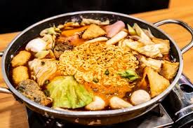 Army stew or army base stew (budae jjigae) is korean fusion stew that incorporates american style processed food such as spam, sausages, canned baked beans and . 13 Best Army Stew Budae Jjigae In Singapore 2021