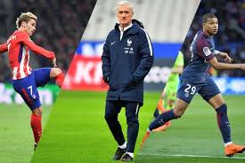 Le figaro détaille les cv de quelques passionné par le football depuis sa tendre enfance, notamment grâce à son frère aîné romain, l'attaquant n'en est pas moins allé au bout de. Et Si L Equipe De France Etait Seulement Composee De Joueurs De L1 Premier League Liga Bundesliga Ou Serie A L Equipe