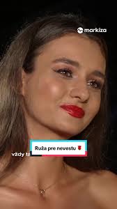 Poslednú ružičku včera dostala Julie, čím sa po Stanke stala druhou  finalistkou ❤️ Komu by ste darovali ružu na Radkovom mieste vy? 🥰  #tvmarkiza #voyo #ruzaprenevestu #bachelor