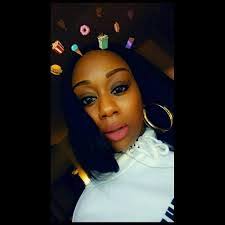 Kim Hinds's Instagram, Twitter & Facebook