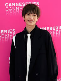 志尊淳 初カンヌでピンクカーペットに登場 主演ドラマで快挙 シネマトゥデイ 志尊淳 俳優 カンヌ