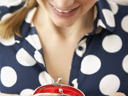 Per ridurre i consumi di acqua cominciamo dalla scelta della doccia al posto del bagno. Come Risparmiare In Casa 20 Strategie Anti Crisi Donna Moderna