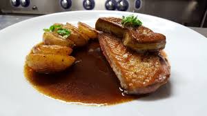 Les petits déjeuners sont inclus dans le prix des chambres et vous êtes les bienvenus à la table d'hôtes. Filet De Canette Rossini Picture Of La Table D Albigny Albigny Sur Saone Tripadvisor