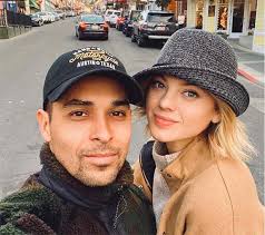 Actor Wilmer Valderrama Proposes to Model Amanda Pacheco With Pear-Shaped  Diamond