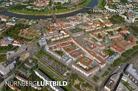 Die untat von dresden bezeichnet die alliierte massenbombardierung der elbischen kulturstadt dresden wenige monate vor dem ende des zweiten weltkrieges mit bis zu 350.000 toten. Historisches Dresden Sachsen Luftbild