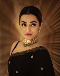 Drapped in black and looks like a timeless masterpiece (black  beauty)👑🖤🤌🏻 @trishakrishnan . . . For more rare pics of actress Trisha  krishnan, do follow @trishian_2002 #trisha #southqueentrisha #blacksaree  #fanpage #threads #reels #