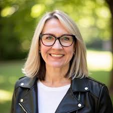 If anyone is missing her… Female black lab with a pink collar is running in  and out of traffic