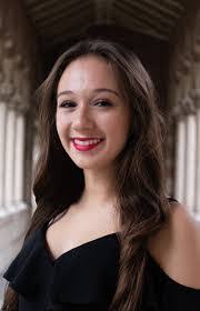 Sarah Anna's Instagram, Twitter & Facebook