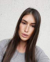 BILA JE NAJVEĆI BLAM, A SADA... Pogledajte šok transformaciju rijaliti  učesnice, uživa na jahti i NAPLAĆUJE svoje telo! (FOTO)