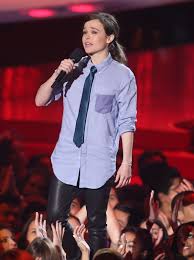 Ellen page showing the benefit of an abs workout. Ellen Page At Mtv Movie Awards Celebzz Celebzz April 2014 Ellen Page Mtv Movie Awards Canadian Actresses Robin Roberts