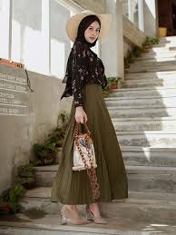 Untuk membeli rok kombinasi nilon, spandek dan polyester ini, kamu cukup merogoh kocek rp. Inspirasi Ootd Rok Plisket Agar Terlihat Modis Dan Kekinian Hai Gadis