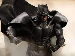Videotoday, director zack snyder released a photo from the set of justice league, revealing ben affleck in a cool new batman tactical outfit. Tactical Suit Batman Justice League Batman Figure