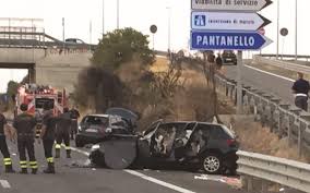 La direzione potrebbe decidere di sostenere il professor giovanni schiuma, altri o. Domenica Di Sangue In Basilicata 2 Morti E 12 Feriti Tre Incidenti Su Matera Metaponto Ofantina E Jonica Il Quotidiano Del Sud