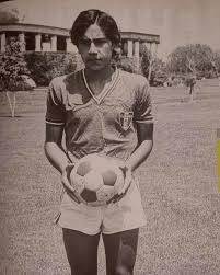 🔥 El cromo de hoy: Fernando Morientes Sánchez🔥 📅 Nacido: 5 de abril de  1976 📍 Cilleros, Cáceres, España 🇪🇸 🎯 Posición: Delantero centro 📍  Trayectoria 🏟️ Albacete Balompié 🇪🇸 🏟️ Real