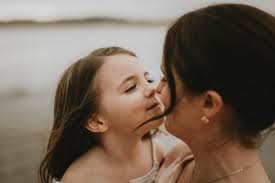 Who can take affordable family photos in Buderim or at the beach?