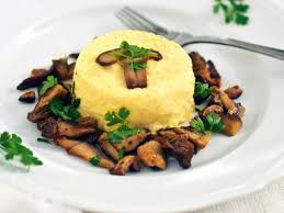 Il pollo con i funghi è una ricetta realizzata con un sugo cremoso a base di funghi secchi e panna. Tartra Con Funghi Trifolati Sale Pepe