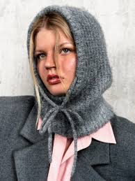 When you want to show her a YouTube clip and she takes 10 minutes to find  her glasses 🙈