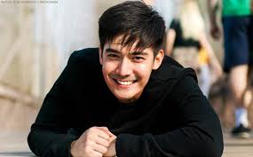 Brother of PBB evictee apologizes to Robi Domingo