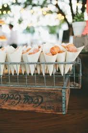 10 Idees De Desserts Festifs Autour Du Donut Mariage Com Alternative A La Piece Montee Brunch De Mariage Traiteur De Mariage