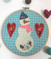 Stunning on quilts, wall hangings, tote bags, and winter decor. Snowmen And Hearts Embroidery Hoop Art Free Pattern Diary Of A Quilter A Quilt Blog