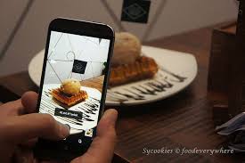 This shows that it most likely wasn't made in a mould. Singleton Selects X The Ice Cream Bar By Inside Scoop Hartamas Foodeverywhere